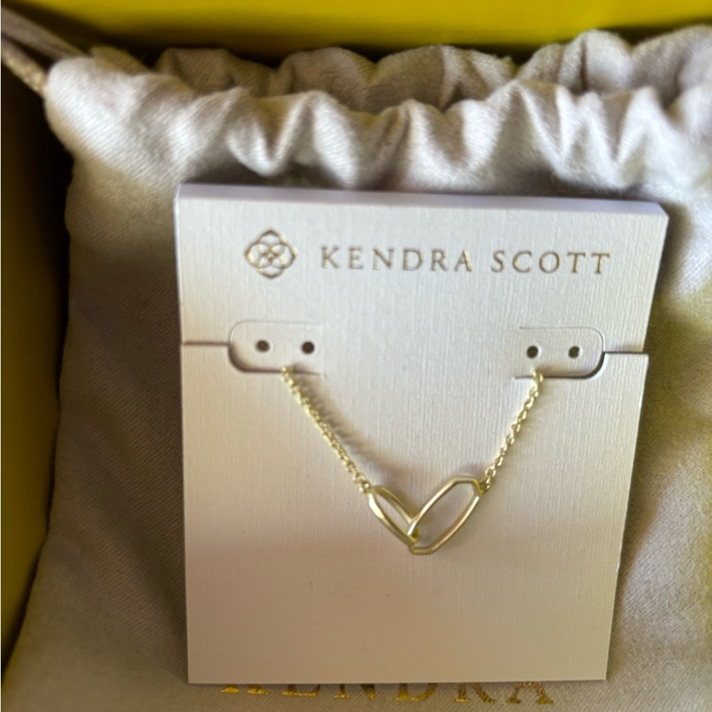 Kendra Scott necklace